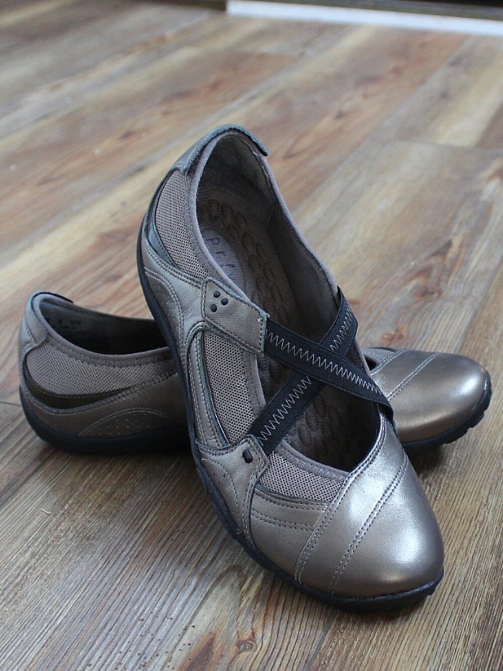 NEW Privo by Clarks Pewter Metallic Leather Mary Jane Flats Women’s Size 7M